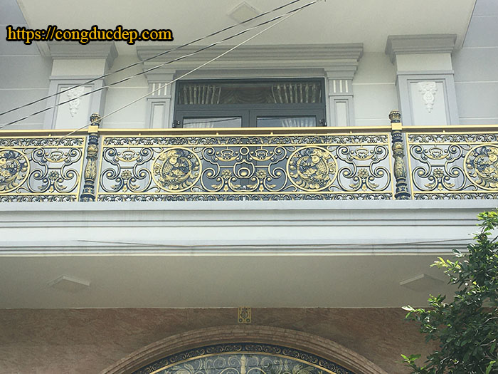 mẫu lan can nhôm đúc cá chép